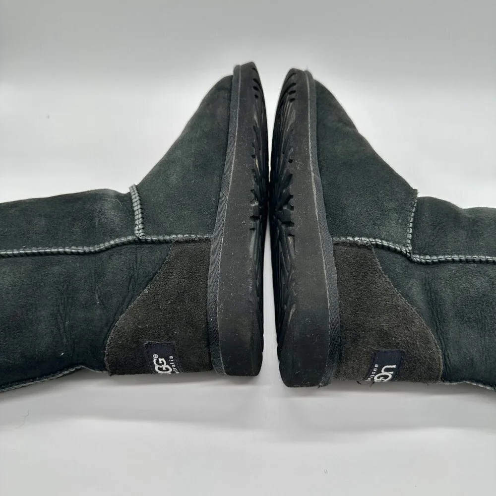 UGGs kids  Black Shearling Classic short waterproof boots 5251  Sz 4